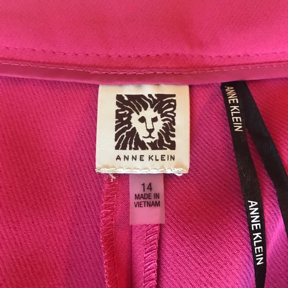 Vibrant Pink Cropped Pants - Picture 3 of 5